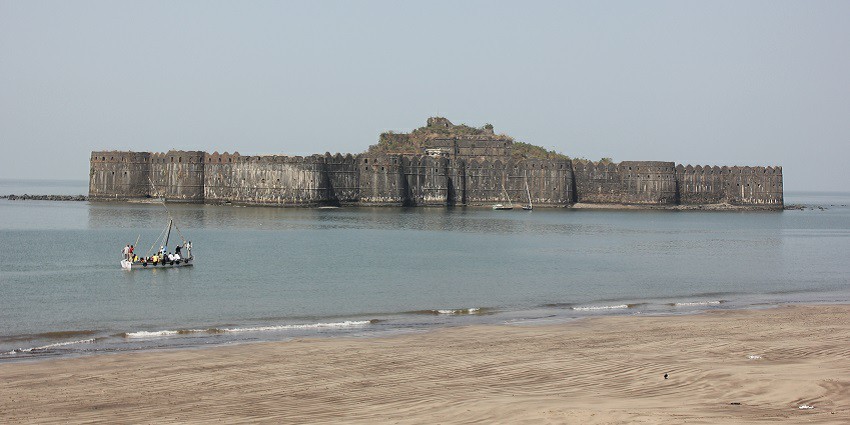 A glimpse of the iconic Murudjanjira Fort, one of the best places to visit in Konkan.