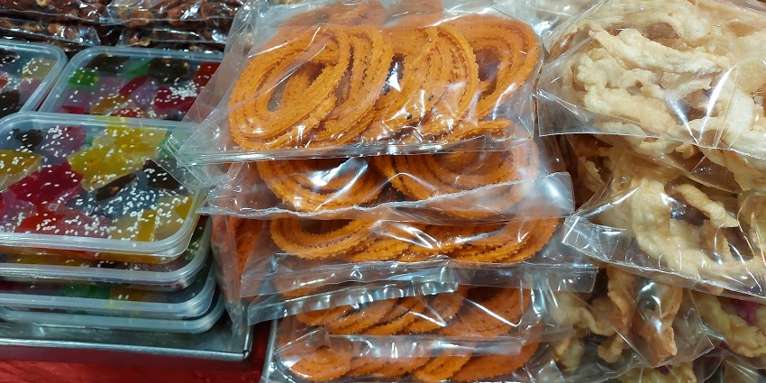 Crunchy snack made from rice and urad dal flour