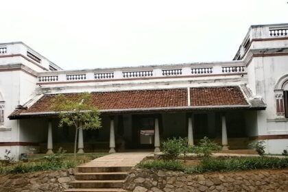 A front view of the famous tourist attraction of Tamil Nadu exuding historical charm.