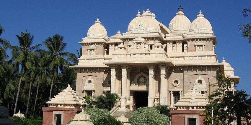 Find peace at Ramakrishna Math, located near the sacred Kapaleeswarar Temple