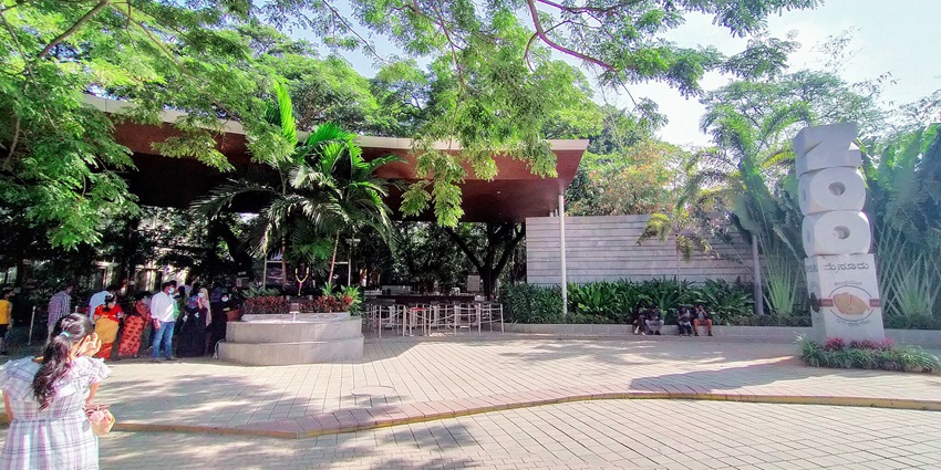 Mysore Zoo has diverse wildlife, lush landscapes, and family-friendly attractions.