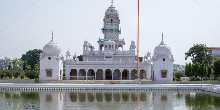 Nada Sahib Gurudwara near Chandi Temple, Panchkula – serene Sikh pilgrimage site.