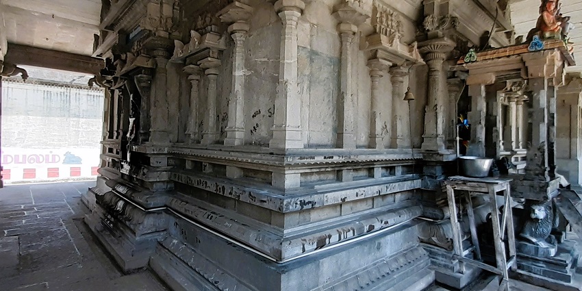 Interiors of one of the navagraha temples in Kumbakonam, the Naganathaswamy Temple.