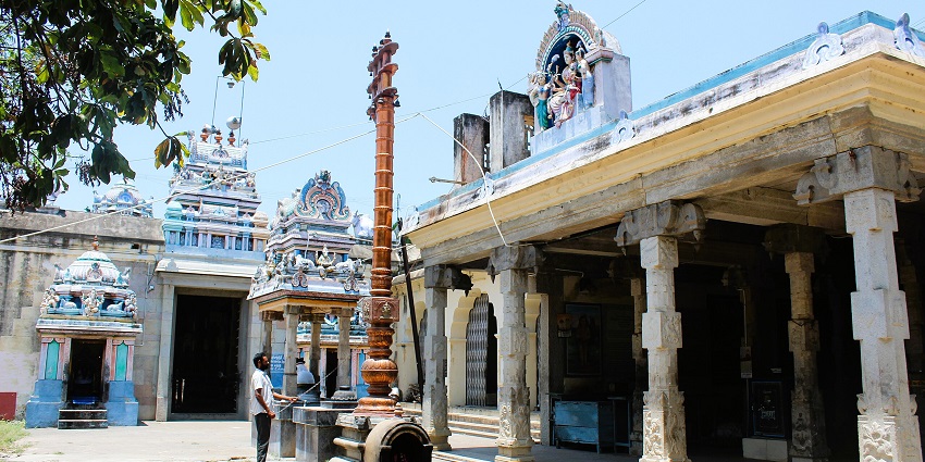 The stunning corridors of one of the ancient temples in Tamil Nadu for travellers.