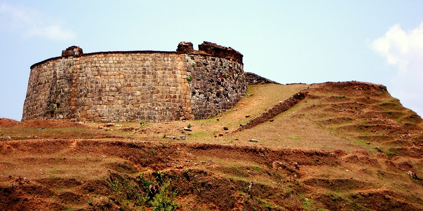 Nagara Fort, one of the historic places to visit in Dandeli featuring ancient ruins
