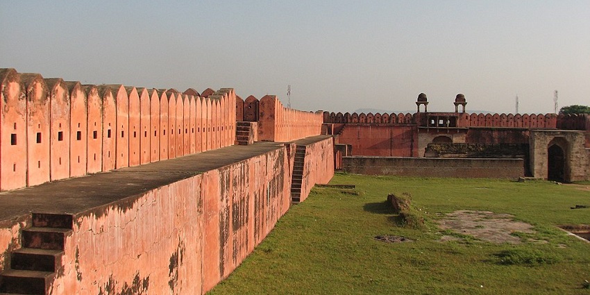 Nagardhan Fort offers breathtaking views, historical significance, and ancient ruins