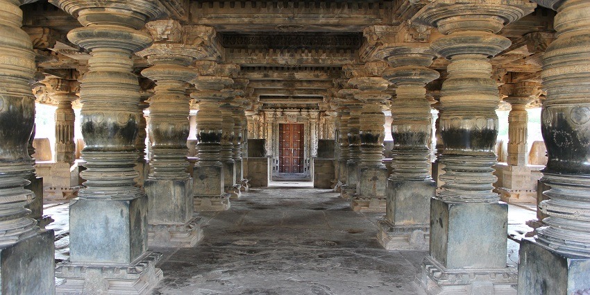 The pillars in the mandapa with horizontal rings of mouldings.