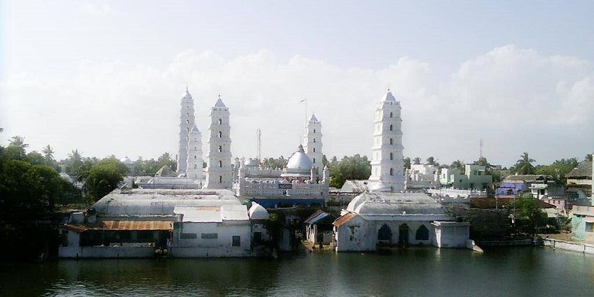 A picture of Nagore Dargah, one of the most notable places to visit in Nagapattinam.