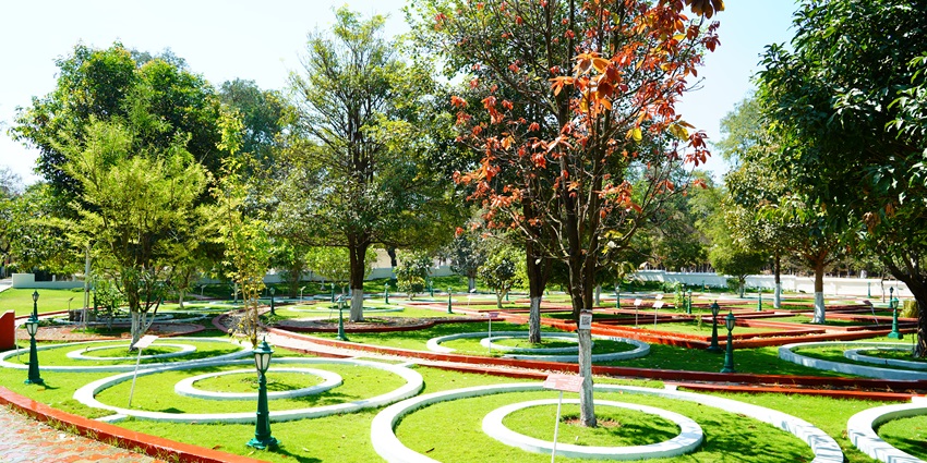 Greenery at the Nakshatra Garden, one of the places Baramati is famous for in Maharashtra