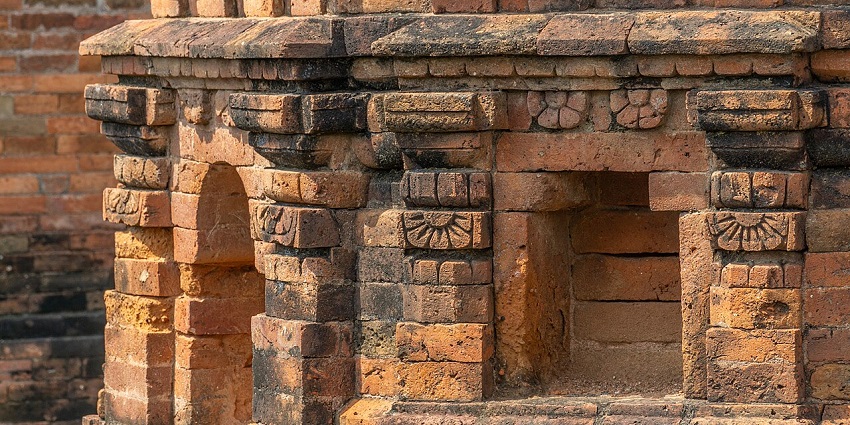 A Brick-Built Ancient Structure in the Ruins of Ancient Nalanda University.
Viewers of this file can see comments and suggestions