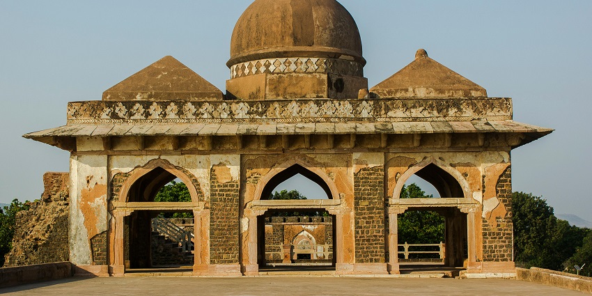 A view of an old Fort, a famous place near Paranda Fort, featuring ancient stone walls.