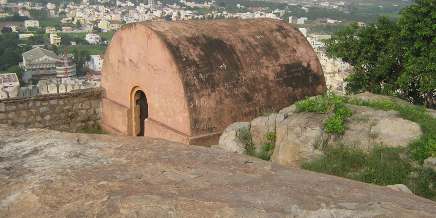 Namakkal Fort is one of the most historic places to visit in Namakkal for its ruins.