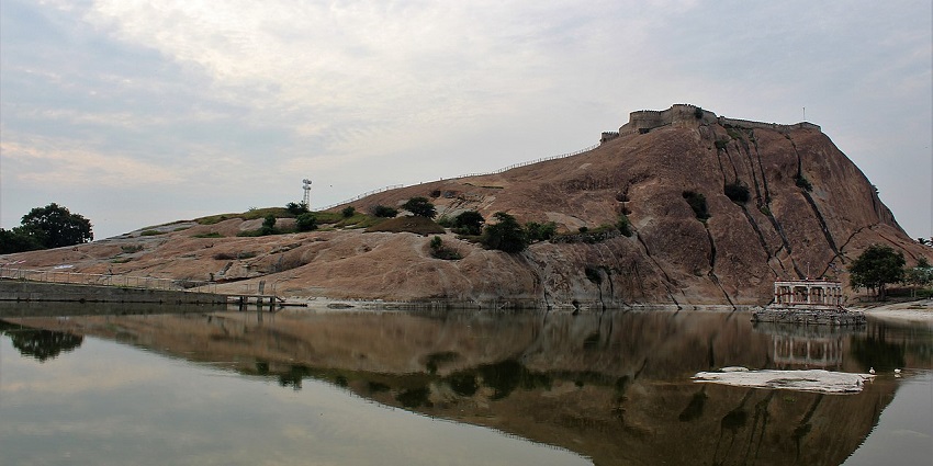 A picture of Namakkal Fort's historical architecture, one of the fascinating spots in Tamil Nadu.