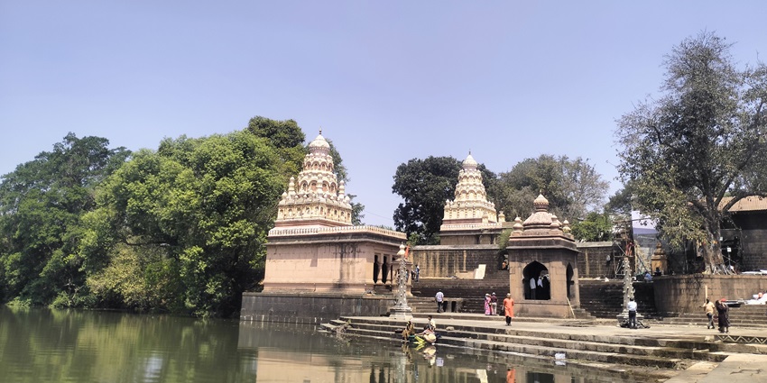 Image of the scenic Nana Phadnavis Wada amidst the scenic landscape of Maharashtra