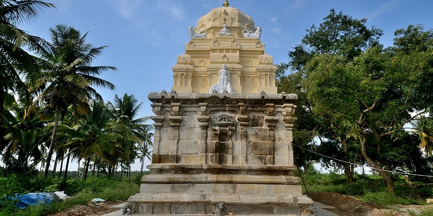 Seek solace at the famous Nandgiri Shri Parshavanath Digambar Jain Temple in Satara.