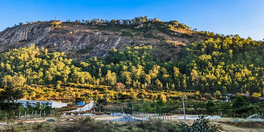 A scenic view of Nandi Hills in Karnataka, which is one of the peaceful places with family.