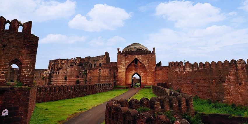 Places to visit in Nandi Hills feature Fort with stunning views and landscapes.