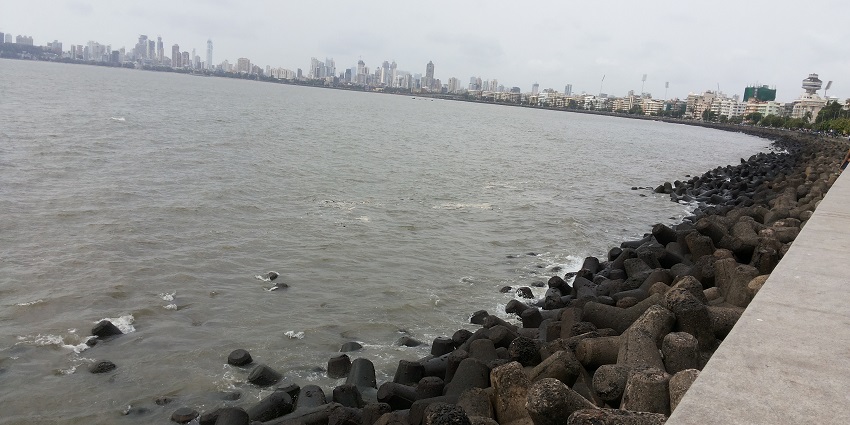 Scenic view of Nariman Point, with Jehangir Art Gallery prominently located nearby.
