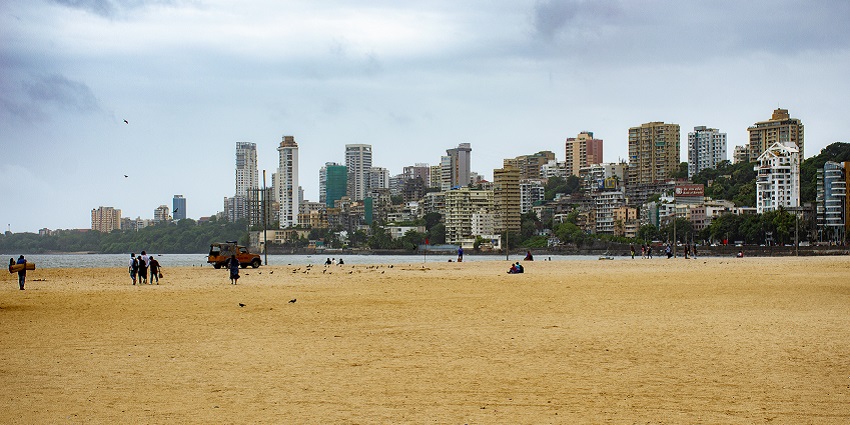 Nariman Point boasts a stunning seaside skyline of the city especially during the evening time a perfect spot for a walk