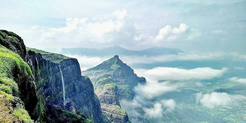 Nashik has many temples, vineyards, and ancient caves in October's charm.