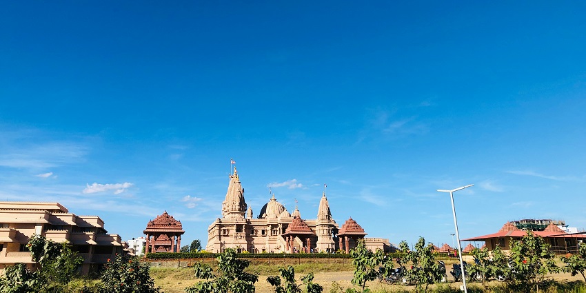 Nataraja Temple lets you indulge in spirituality while exploring its intricate architecture.