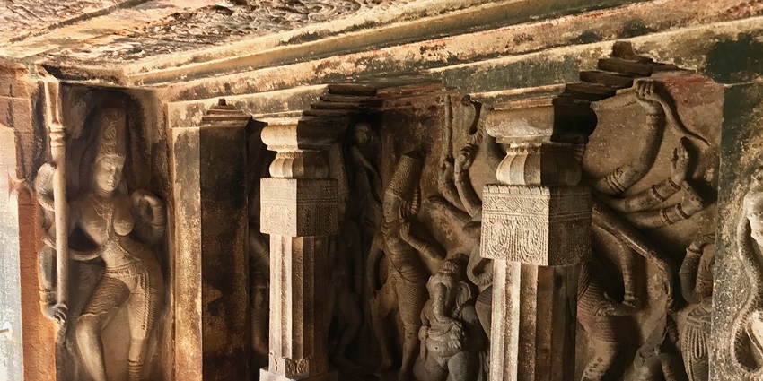 A picture of Natraj Idol in the Natraj Mandir of Satara, making it a serene and peaceful place.