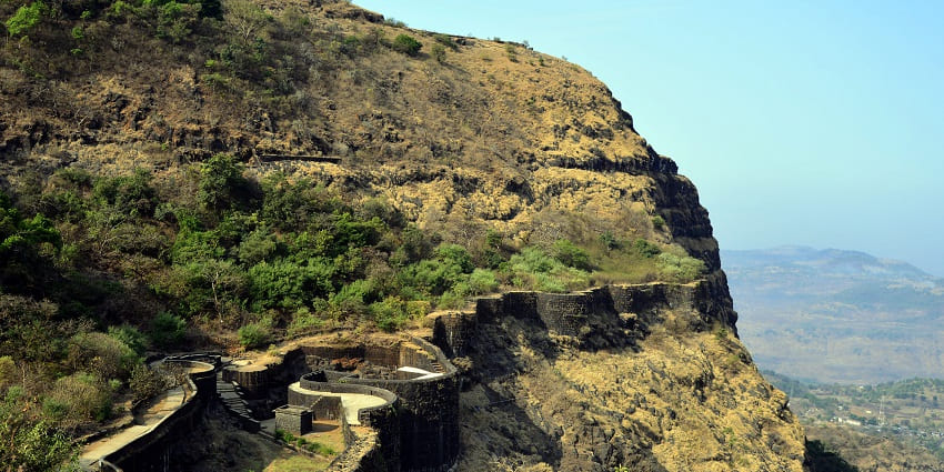Visitors can come across various temples in the Vani village near Achala Fort.