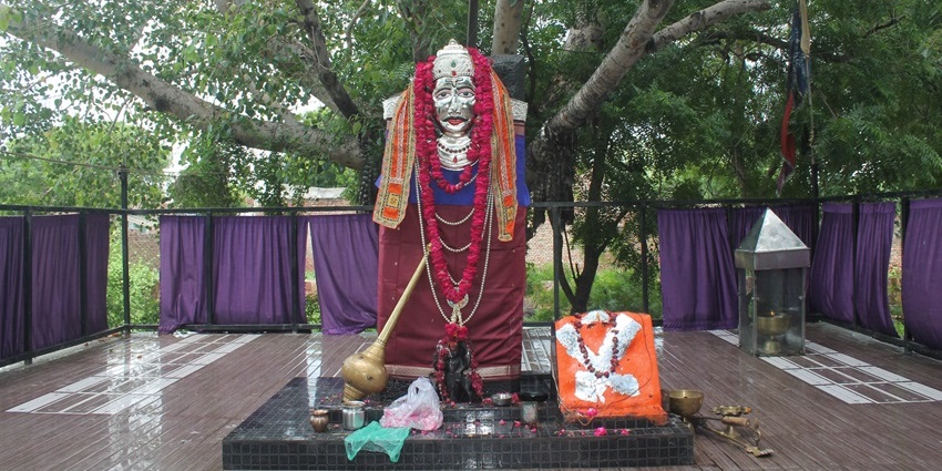 A historic temple dedicated to Lord Shani, known for its powerful rituals and oil offerings, one of the best places to visit in Ujjain.