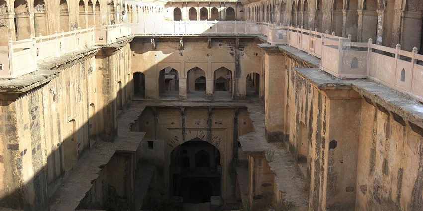 Ancient step well located on the way to Neemrana.