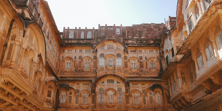 Neemrana fort is one of the best places to visit near gurgaon within 200 kms for history lovers