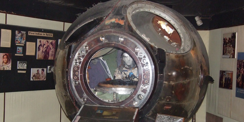 A model of Soyuz T-10-5 spacecraft on launch pad, ready for its mission, displayed in Nehru Planetarium.