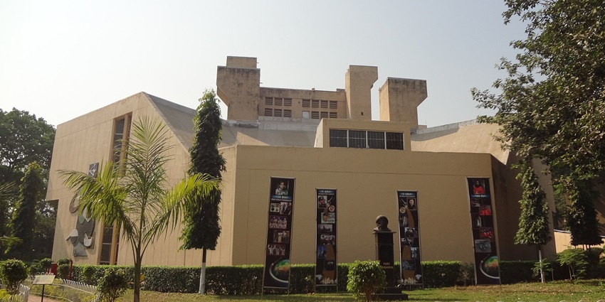 An image of the modern facade of Nehru Science Centre, showcasing the best places to visit near Gateway of India.