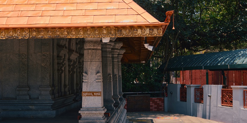 Nerul Balaji Temple is one of the famous places to visit in Navi Mumbai with friends.