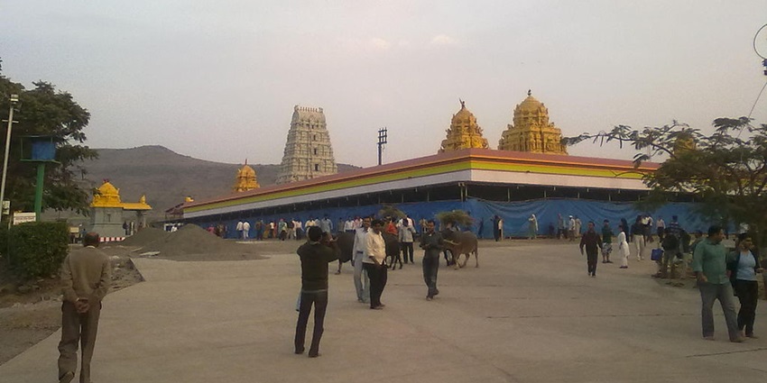 Nerul Balaji Temple features peaceful hilltop escape with panoramic views.