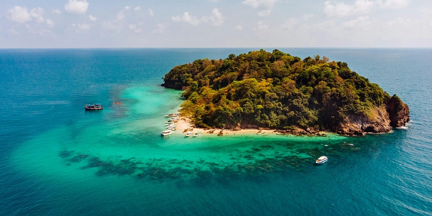 An aerial view of the Netrani Island, one of the famous places to visit near Mangalore.