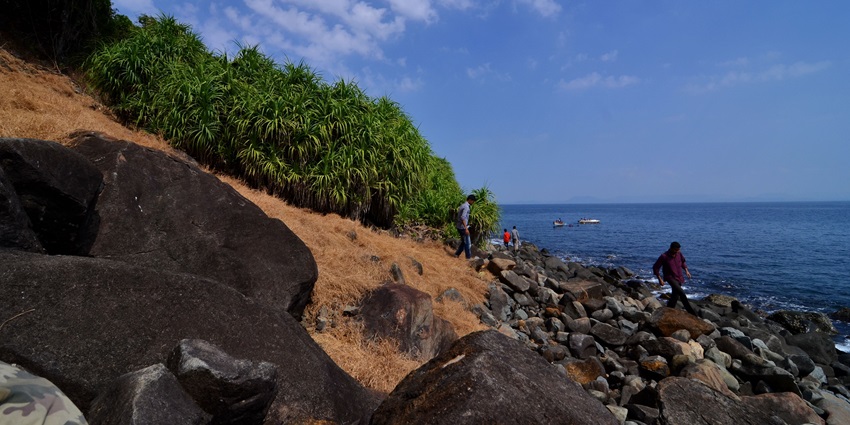 Take in the magnificent view of Netrani Island, a must-see for what to do in Murdeshwar