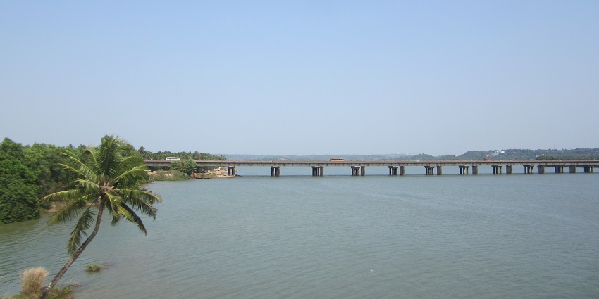 The Netravati River or Netravathi Nadi has its origins at Bangrabalige valley, Yelaneeru Ghat in Kudremukh.