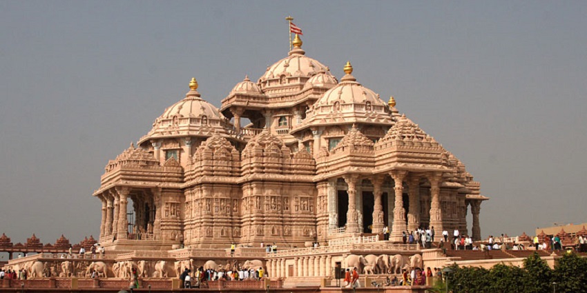 Akshardham Temple in New Delhi is one of the best places to visit near Faridabad