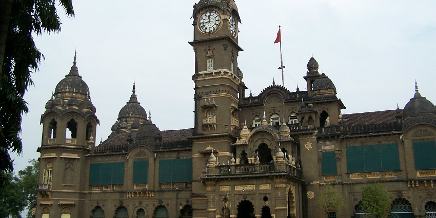 A glimpse of the majestic New Palace Tower, a popular attraction in Maharashtra.