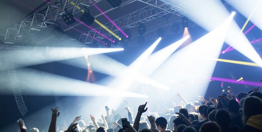 A view of people acoustical beats and dancing to it inside a famous club of the region.