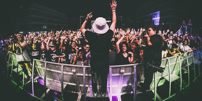 A glimpse of party places in Phuket, featuring live music and an energetic atmosphere.