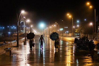 Vibrant nightlife in Pondicherry featuring lively beachside bars, cozy rooftop cafes, and charming streets.