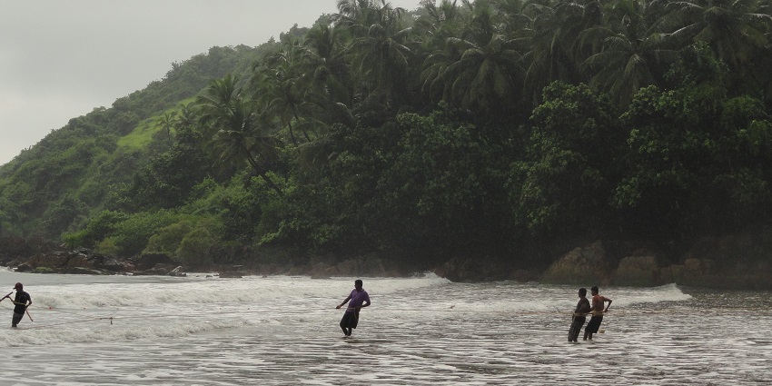 Nivati Beach features serene surroundings and pristine waters, perfect for picnics.