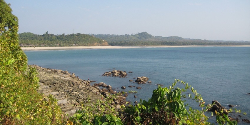 One of the places to visit in Vengurla is Nivati Beach ideal for relaxation and solitude.