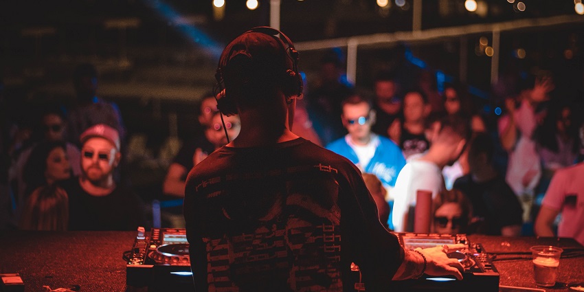 Live music sessions at Nyex Beach Club, one of the party places in North Goa