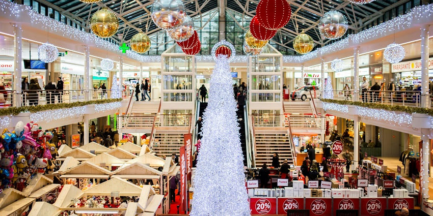An inside view of the vibrant Oberoi Mall, a famous tourist attraction in Maharashtra.