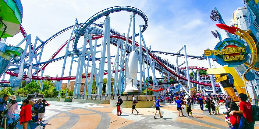 Enjoying rides at Wheelz Amusement Park is one of the best things to do in Panchgani.