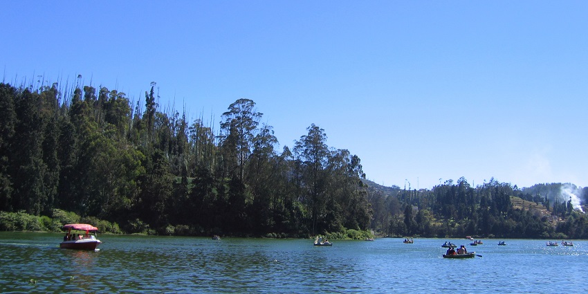 Scenic view of the Ooty lake, offering an ideal escape for nature lovers