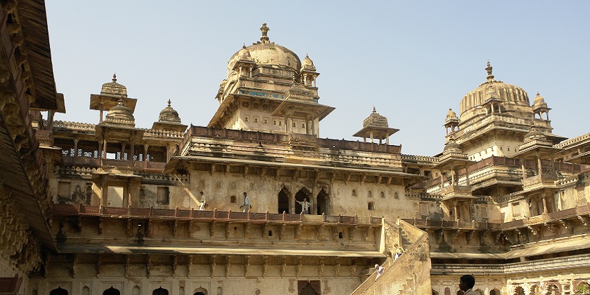 Jahangir Mahal in Orchha, Madhya Pradesh, featuring grand Mughal architecture with intricate carvings
