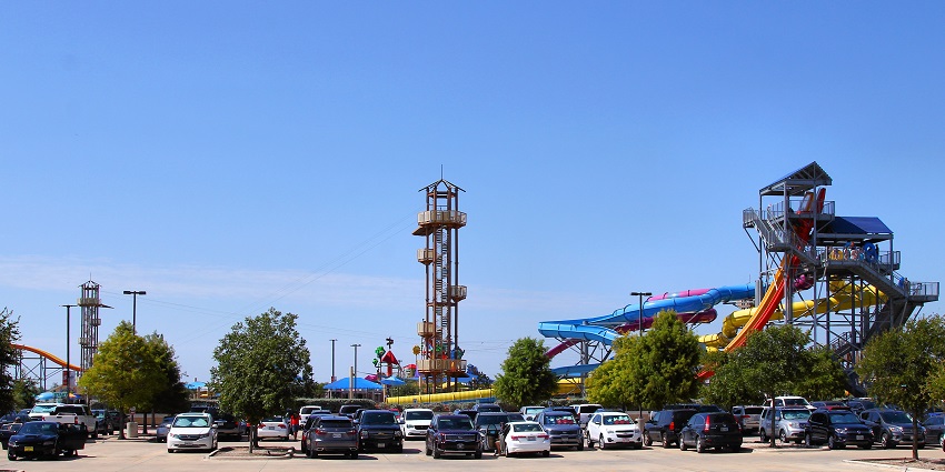 The exciting view of the water park at Gorakhpur in India.